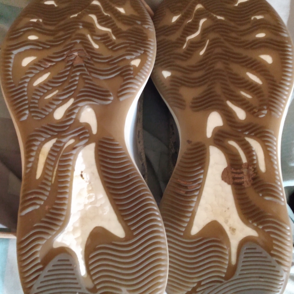 Shoes - Picture 2 of 4